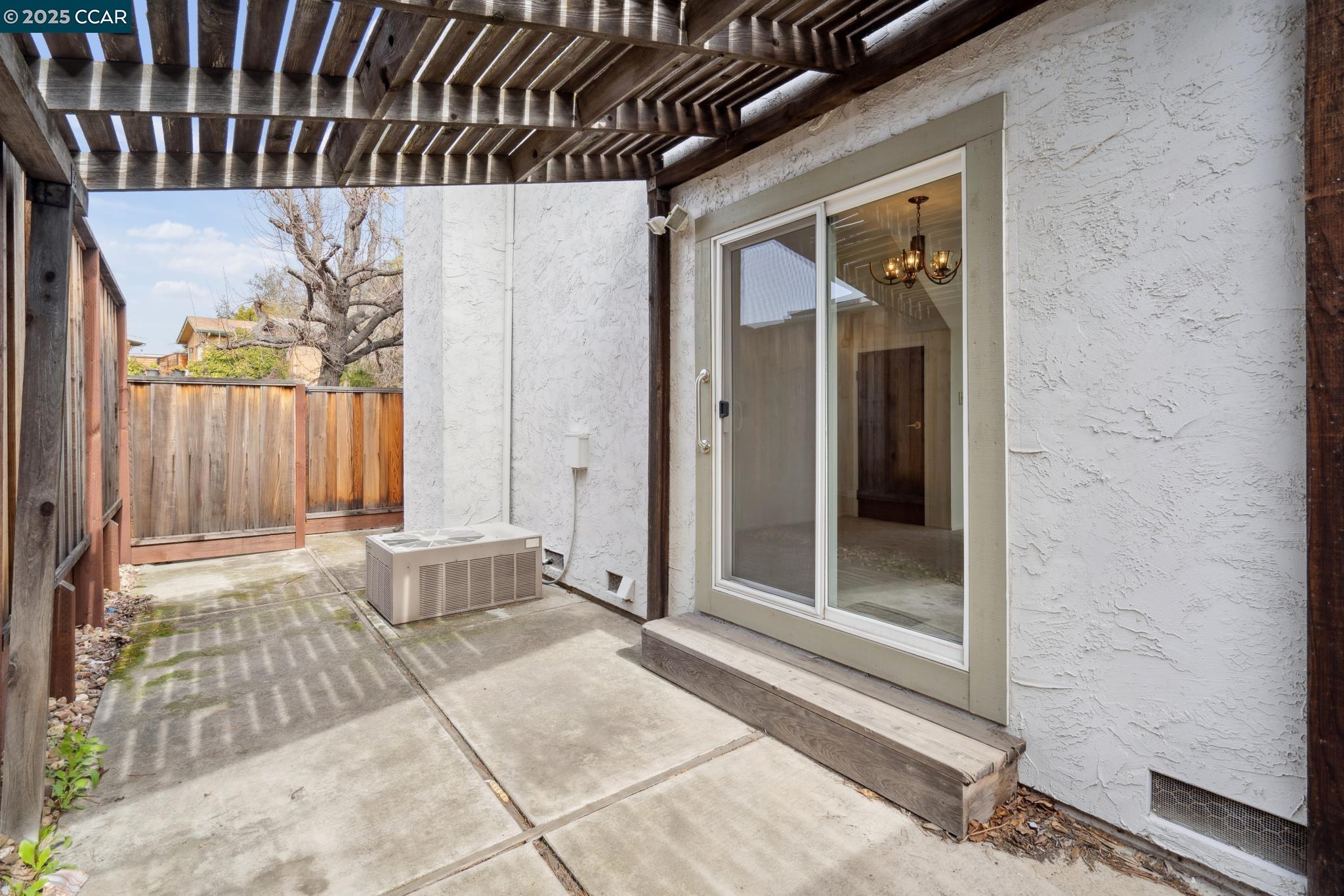 130 Hyde Pl