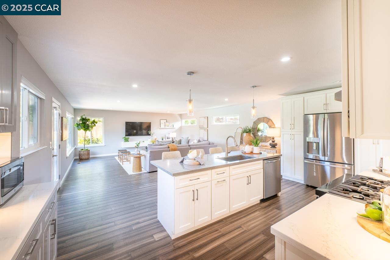 3737 Gainsborough Dr