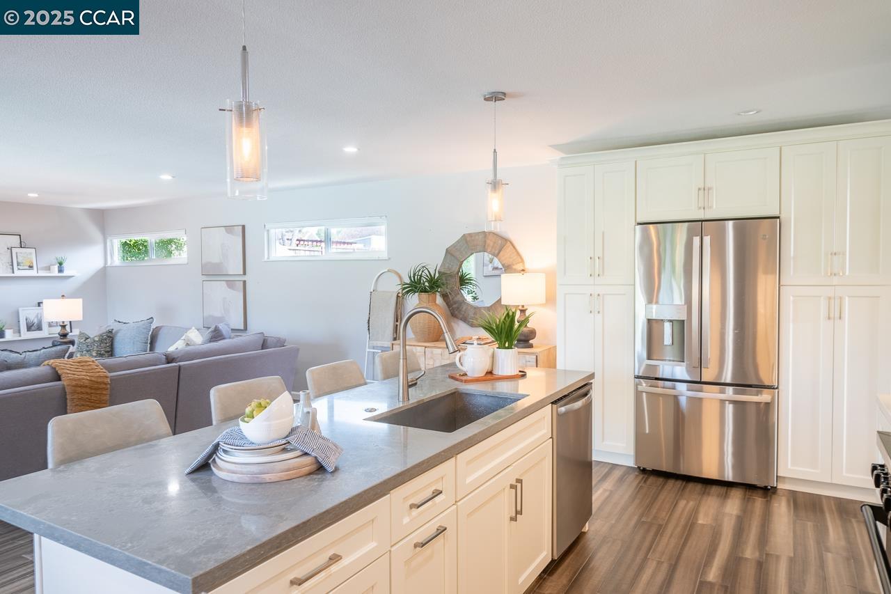 3737 Gainsborough Dr