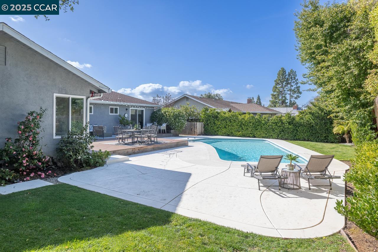 3737 Gainsborough Dr