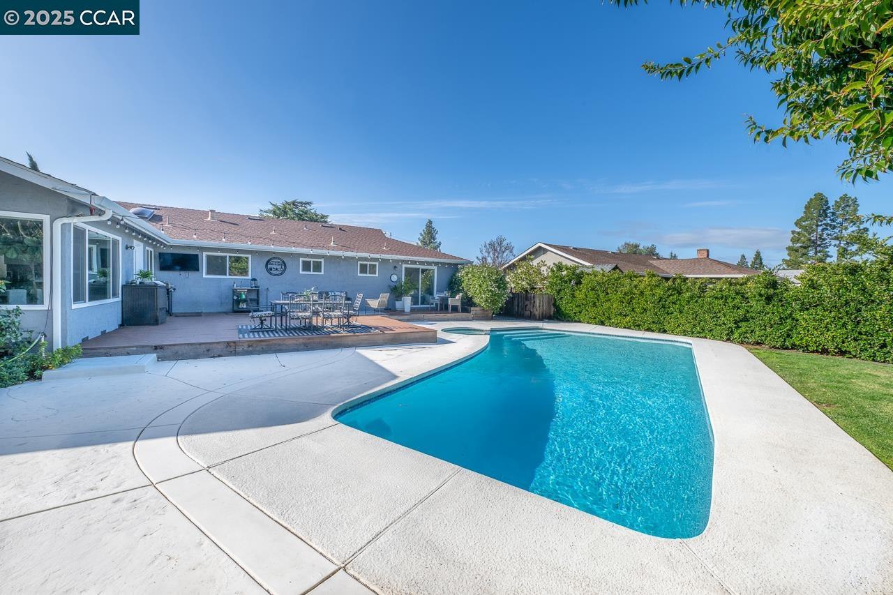 3737 Gainsborough Dr