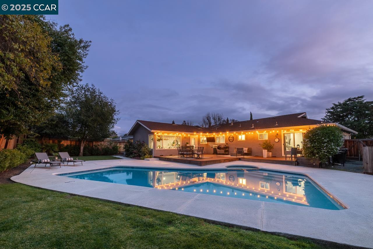 3737 Gainsborough Dr