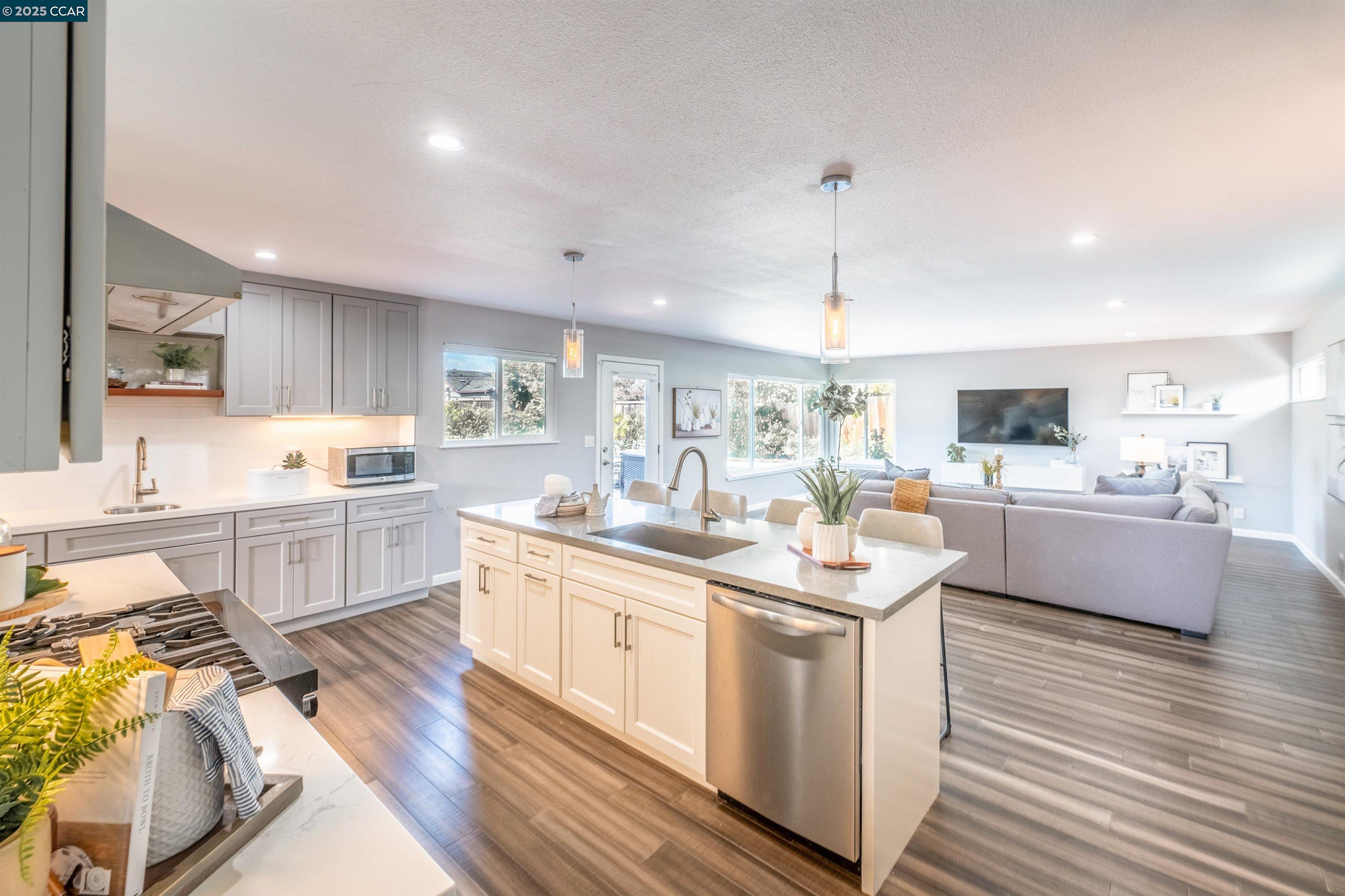 3737 Gainsborough Dr