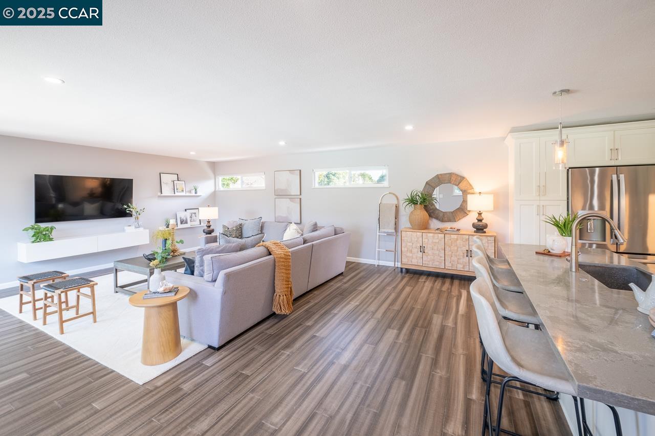 3737 Gainsborough Dr