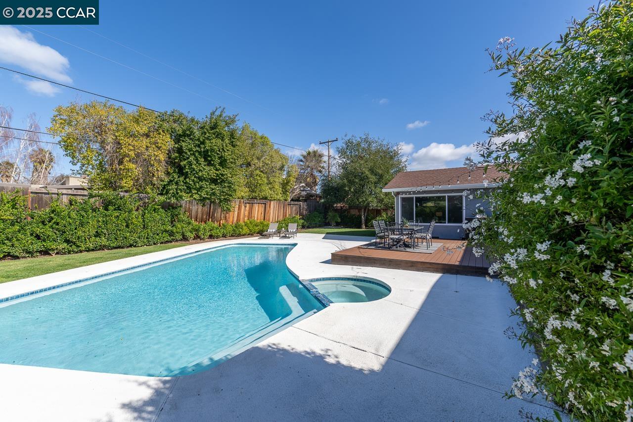 3737 Gainsborough Dr