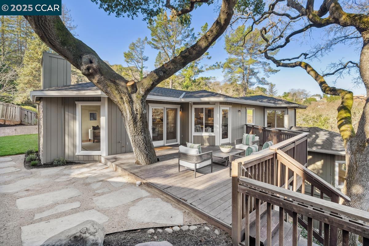 3350 Woodview Dr