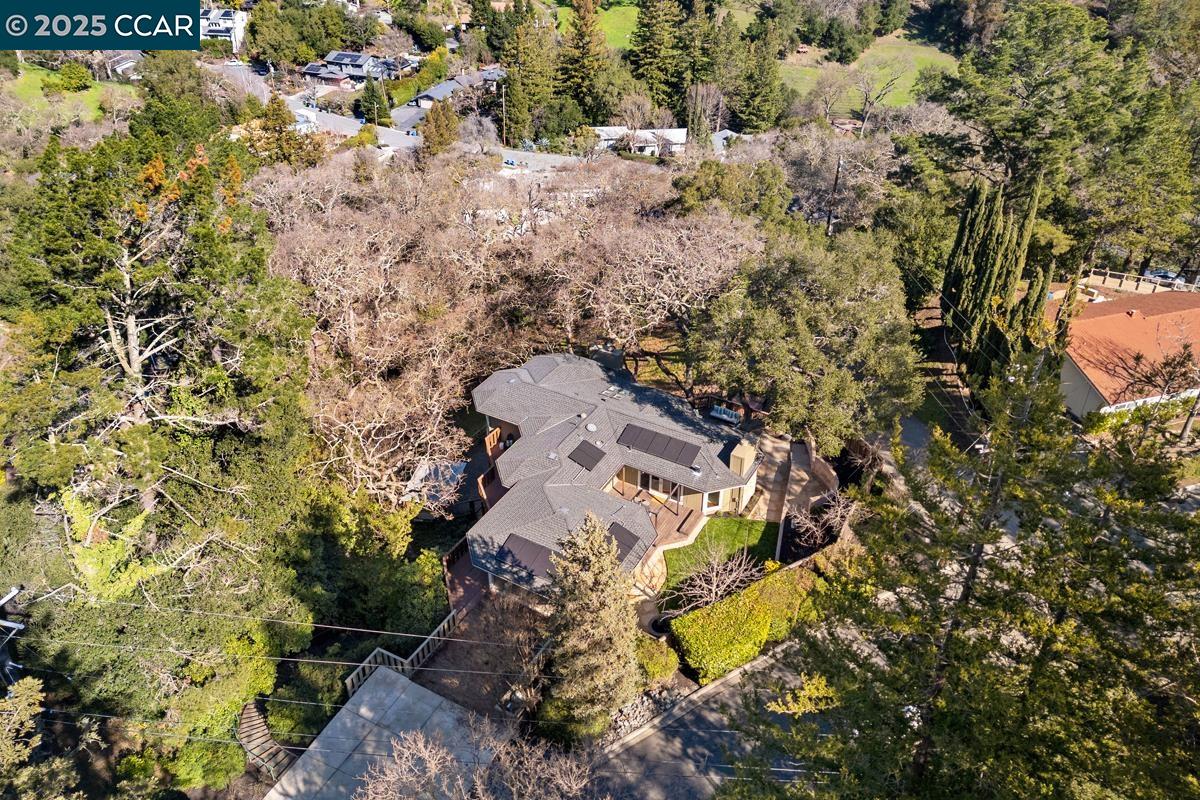 3350 Woodview Dr