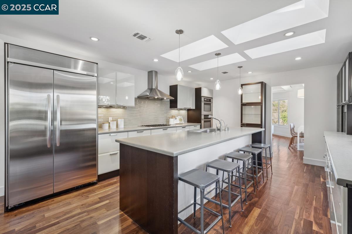 3350 Woodview Dr