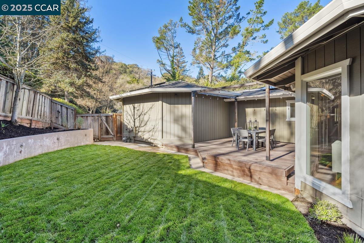 3350 Woodview Dr