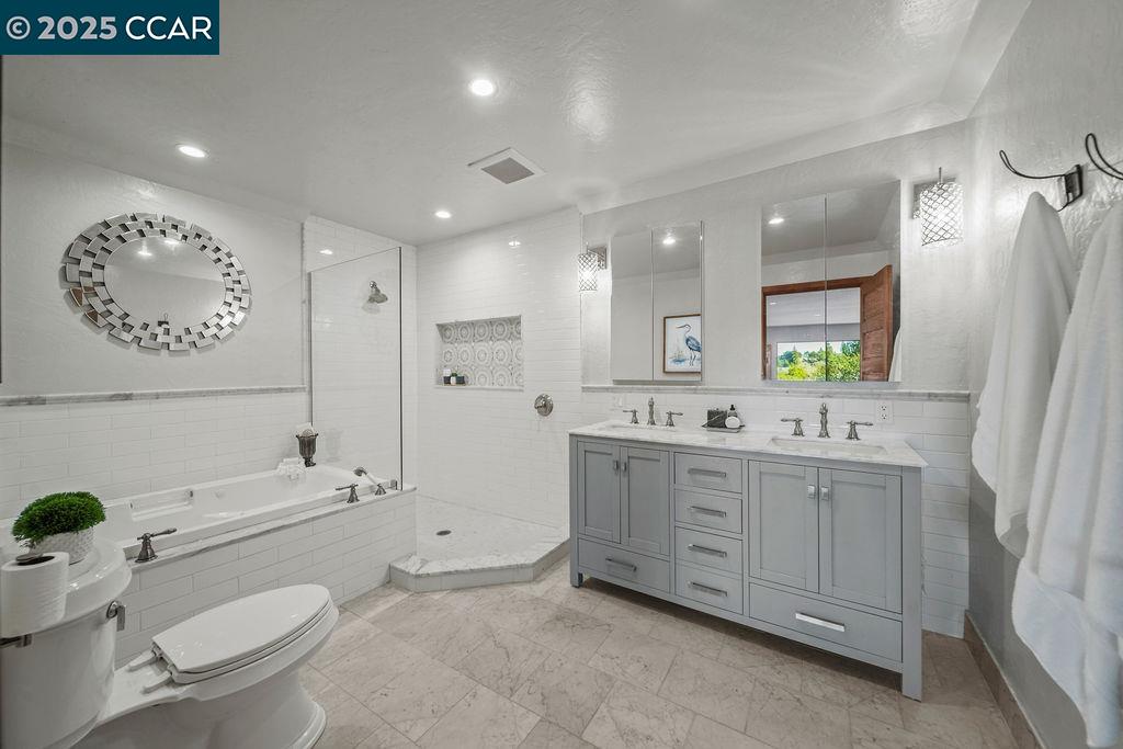 26 Moraga Via