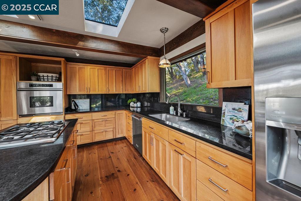 26 Moraga Via