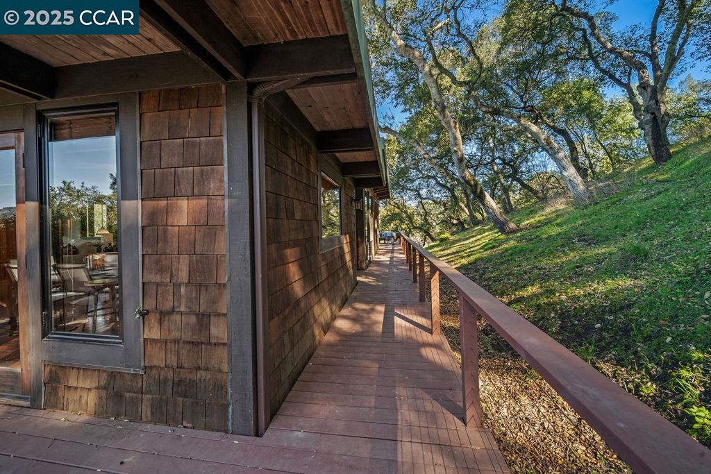 26 Moraga Via