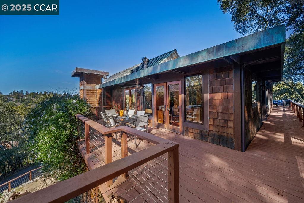 26 Moraga Via