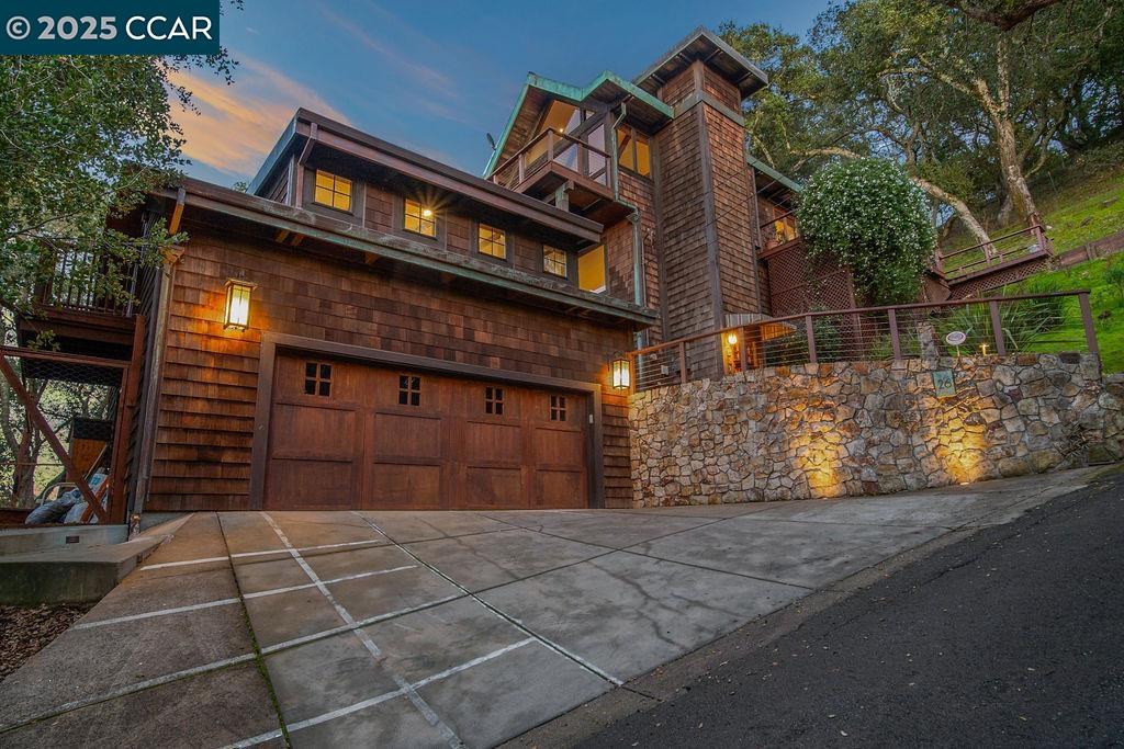 26 Moraga Via
