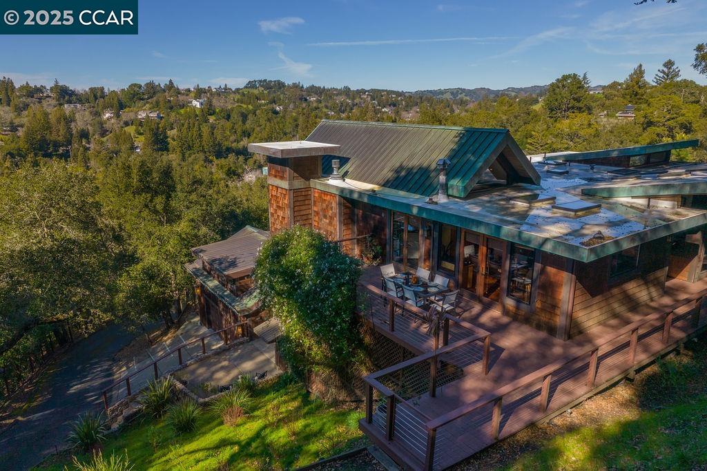 26 Moraga Via