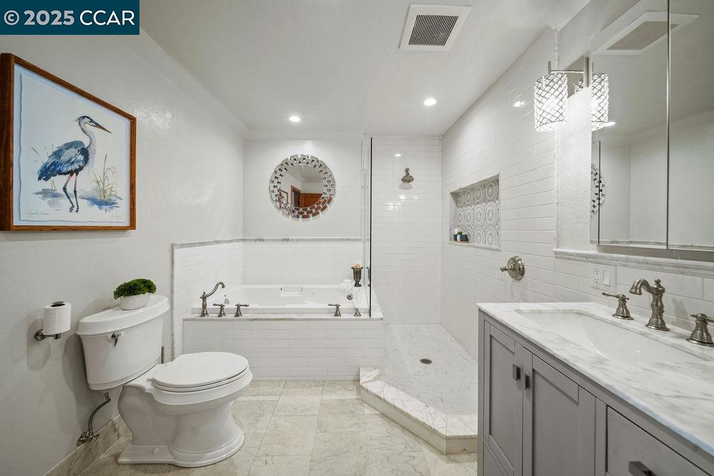 26 Moraga Via