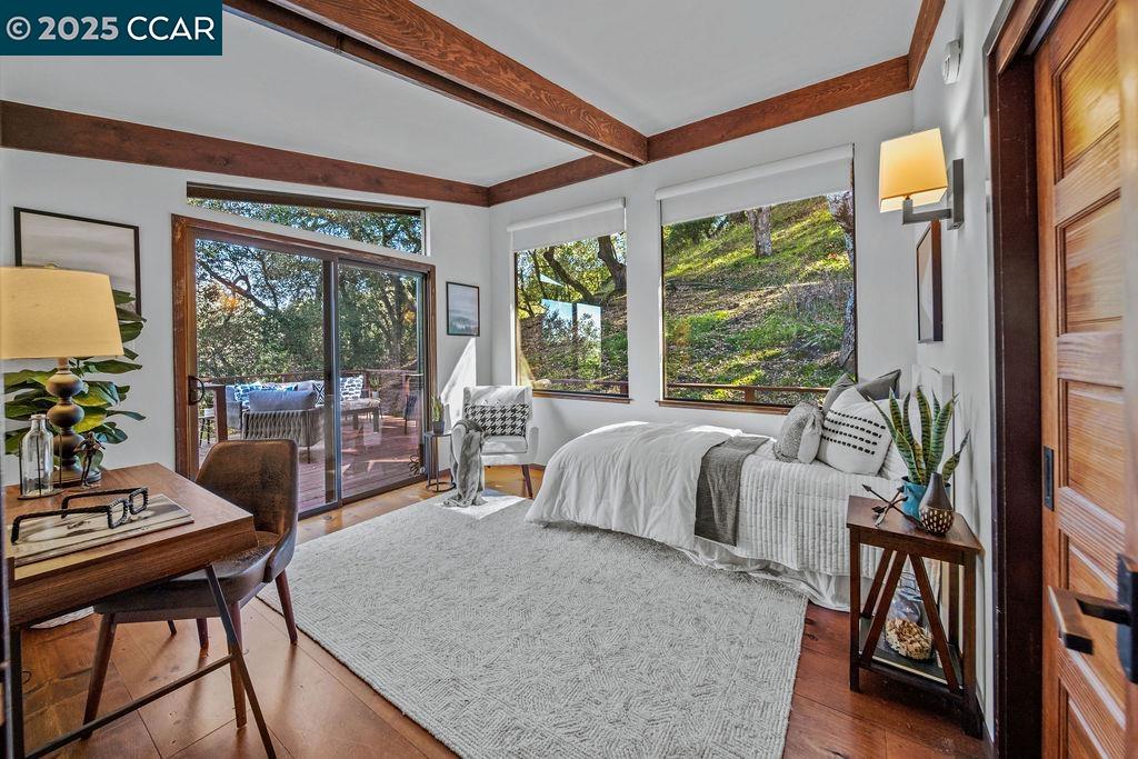 26 Moraga Via