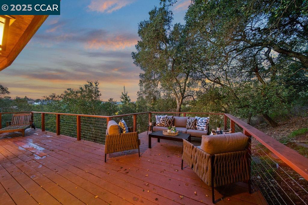 26 Moraga Via