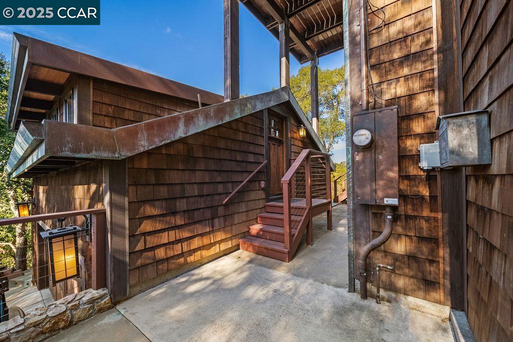 26 Moraga Via