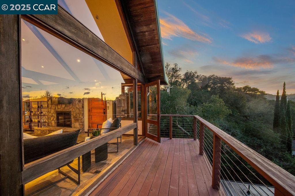 26 Moraga Via
