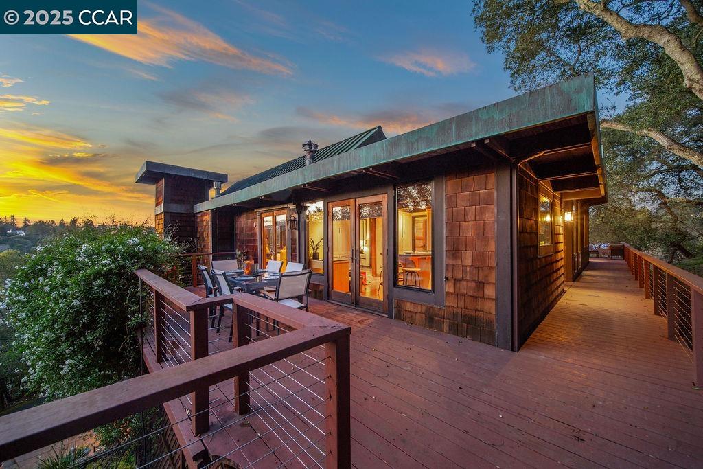 26 Moraga Via