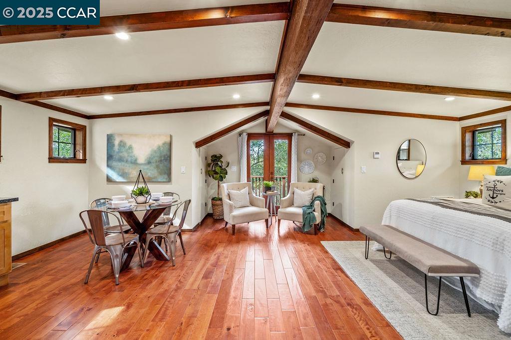 26 Moraga Via