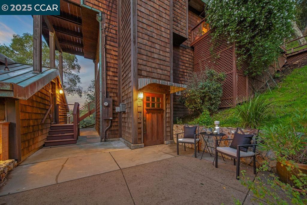 26 Moraga Via