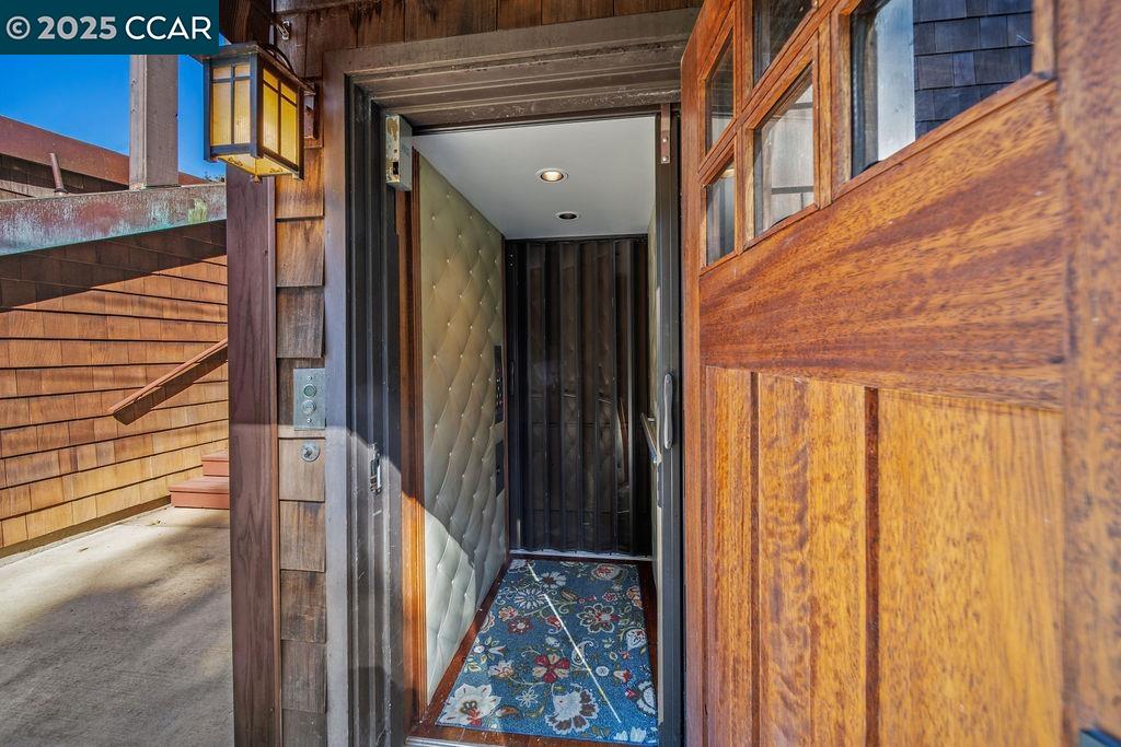 26 Moraga Via