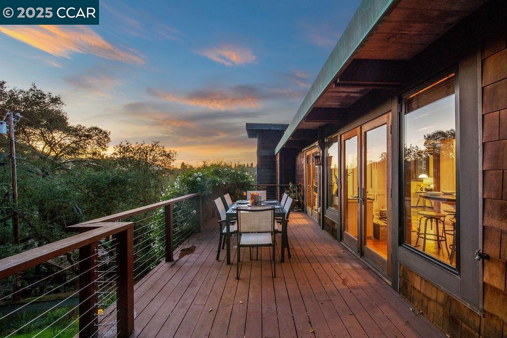 26 Moraga Via