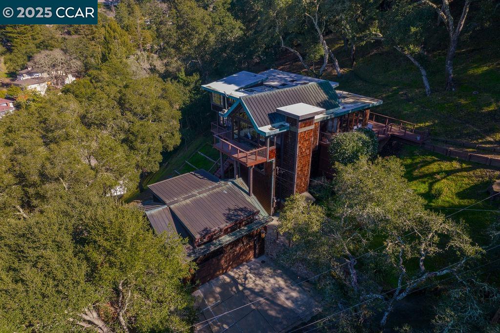 26 Moraga Via