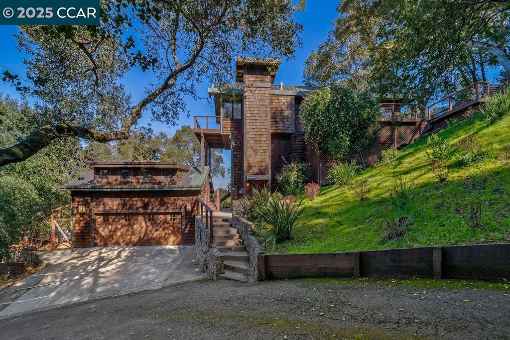 26 Moraga Via