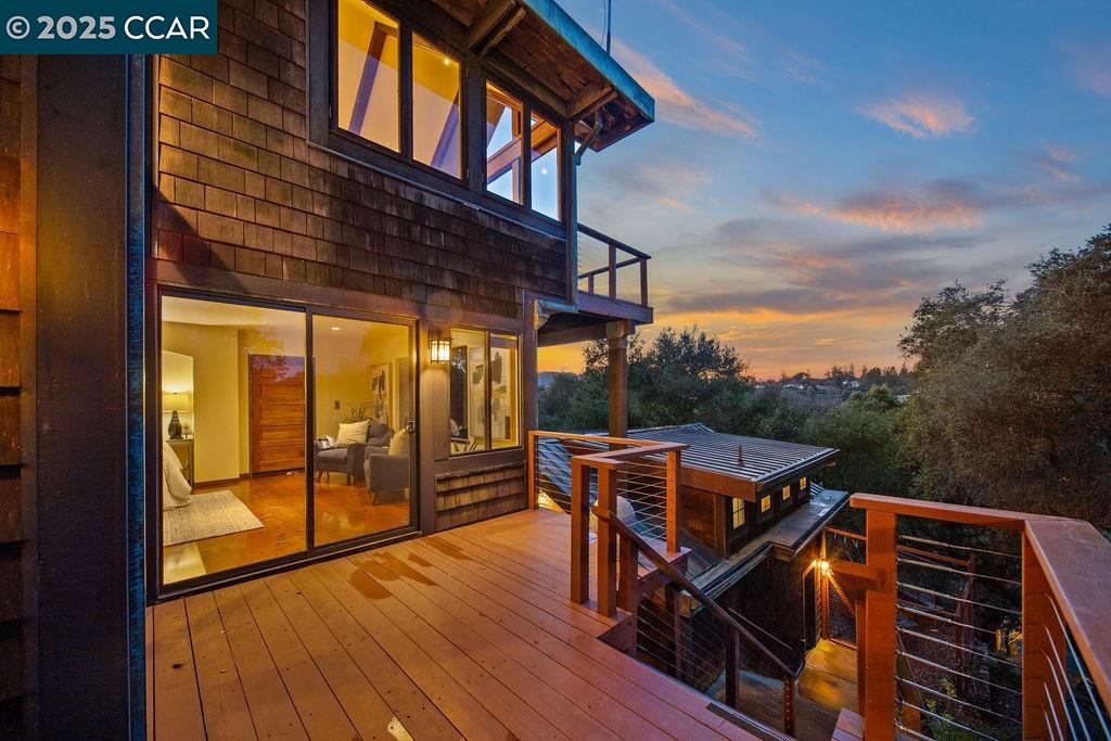 26 Moraga Via