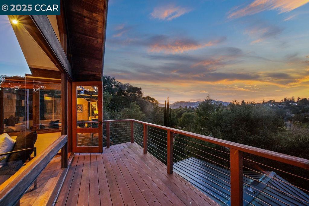 26 Moraga Via
