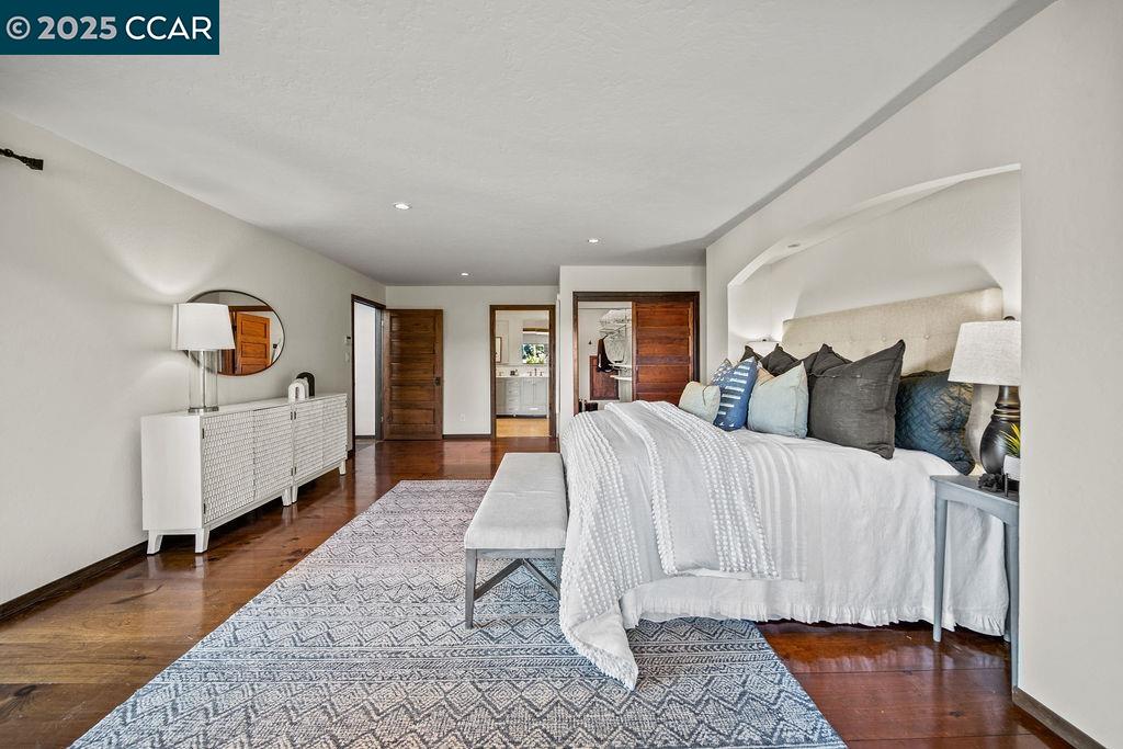 26 Moraga Via