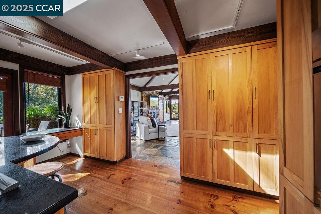 26 Moraga Via