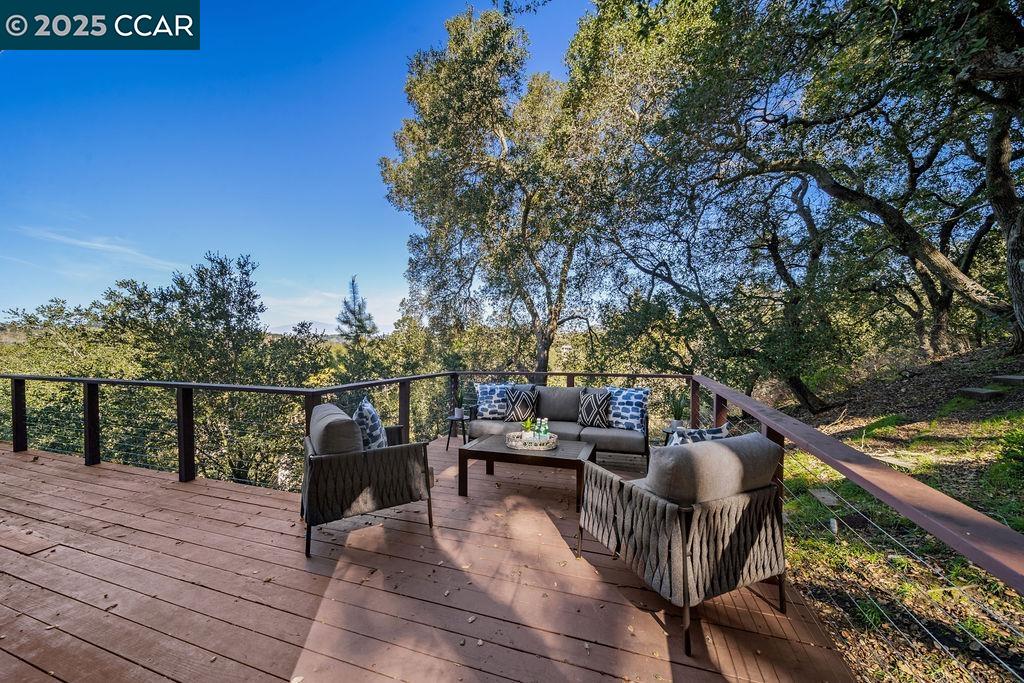 26 Moraga Via