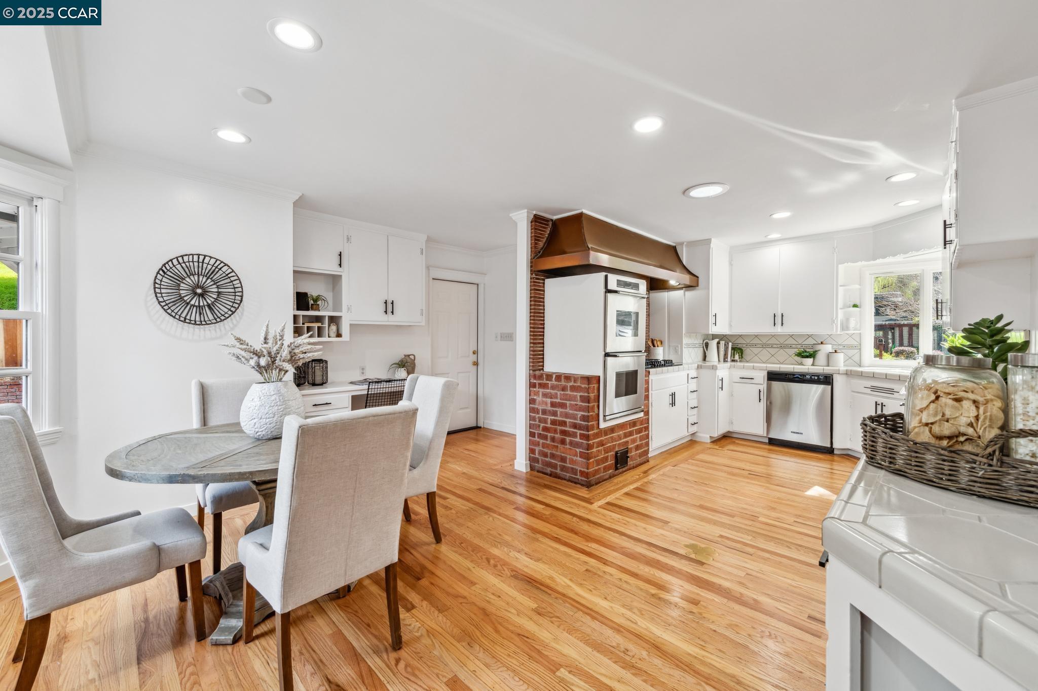 3468 Hamlin Rd