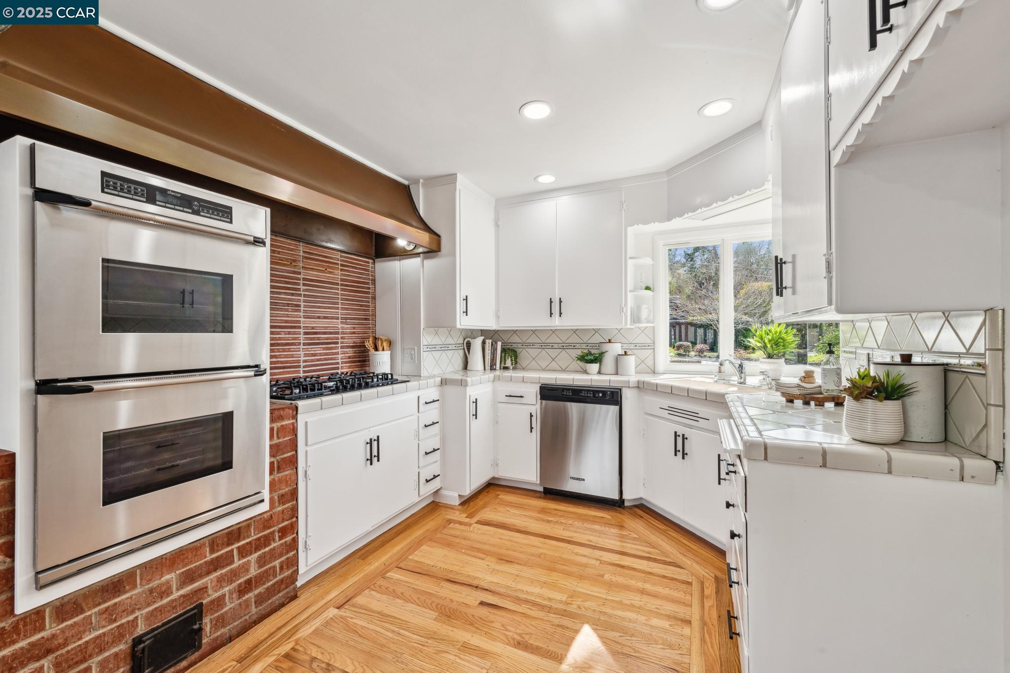 3468 Hamlin Rd