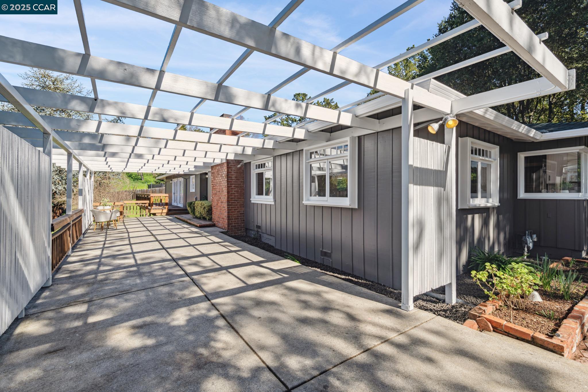 3468 Hamlin Rd