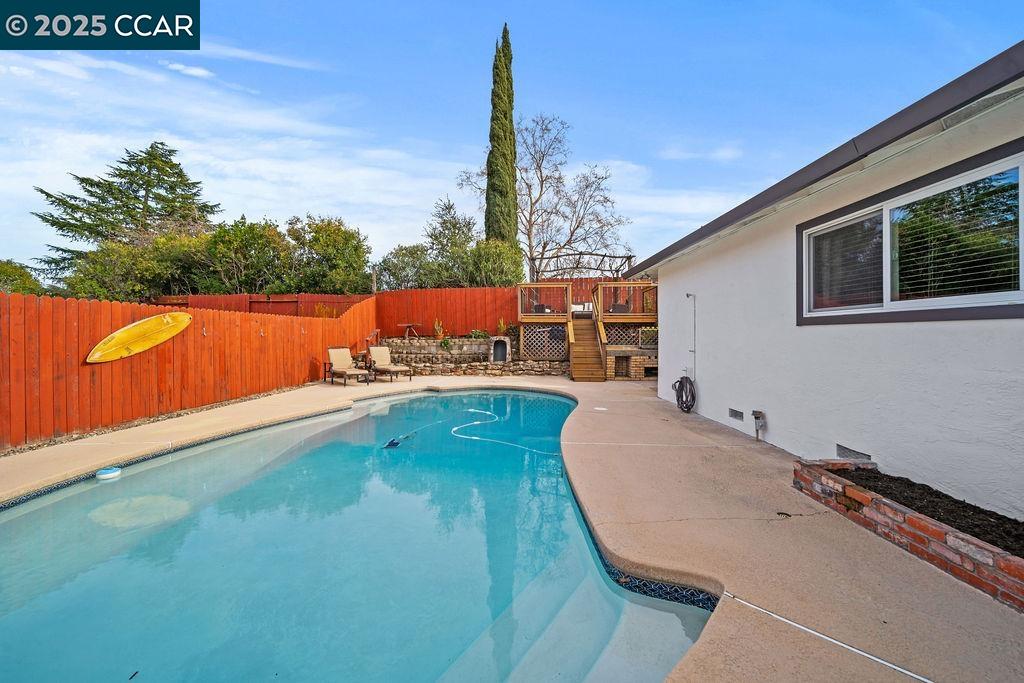 1222 Paradise Dr