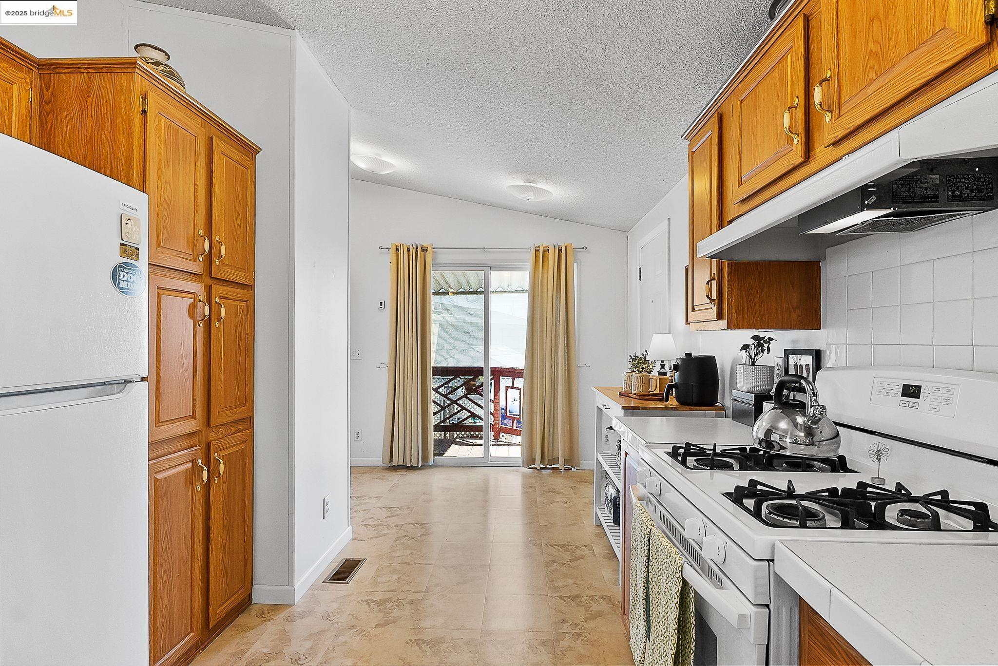 114 Zartop St