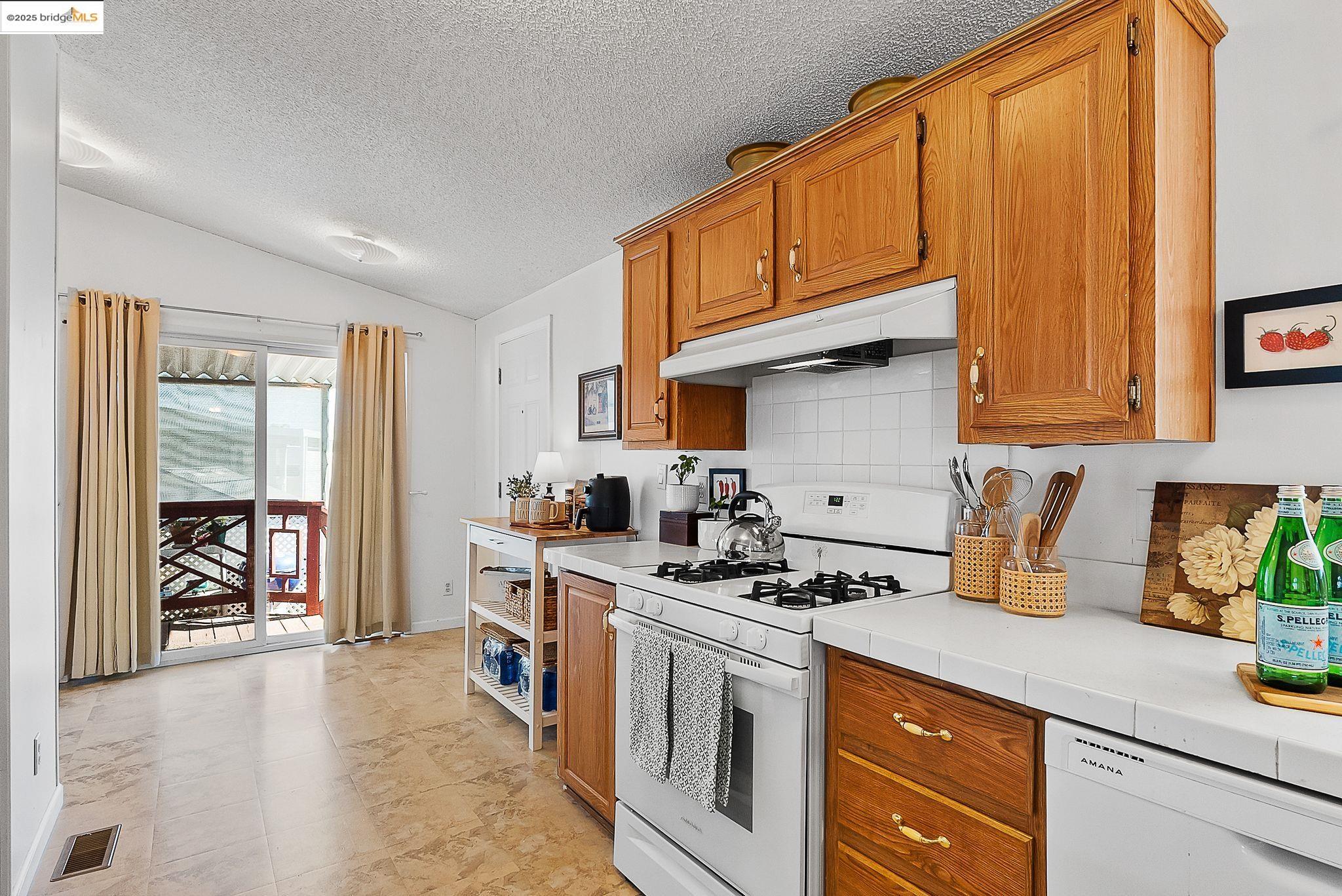 114 Zartop St