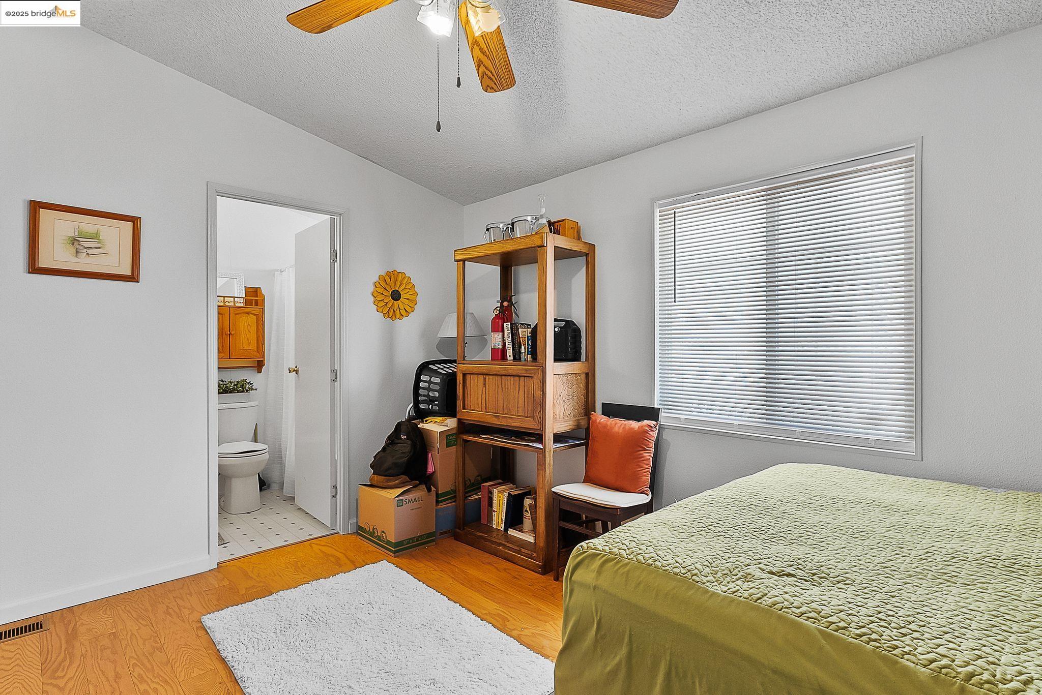 114 Zartop St