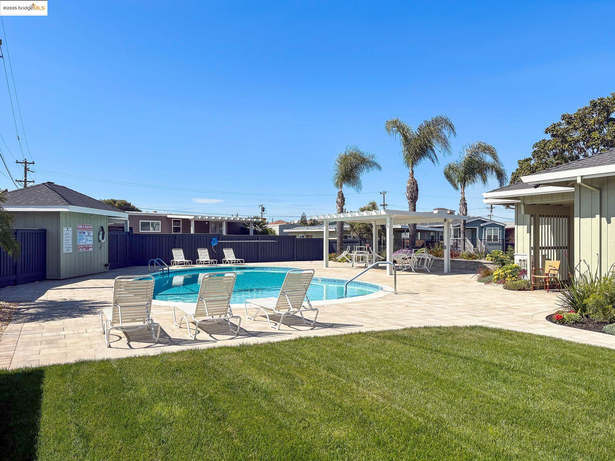114 Zartop St