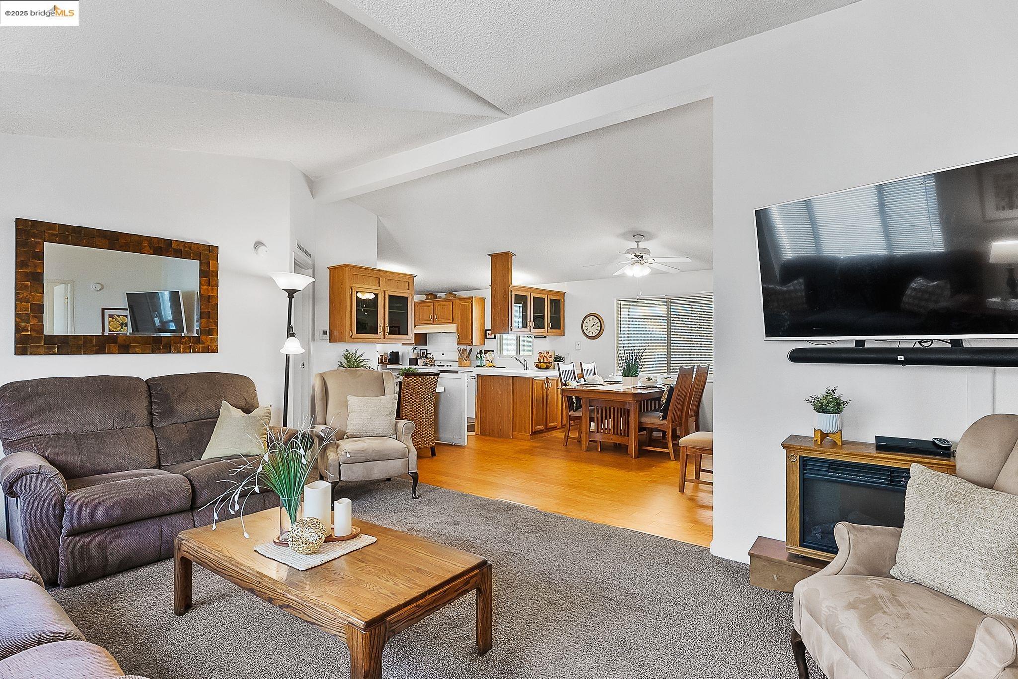 114 Zartop St