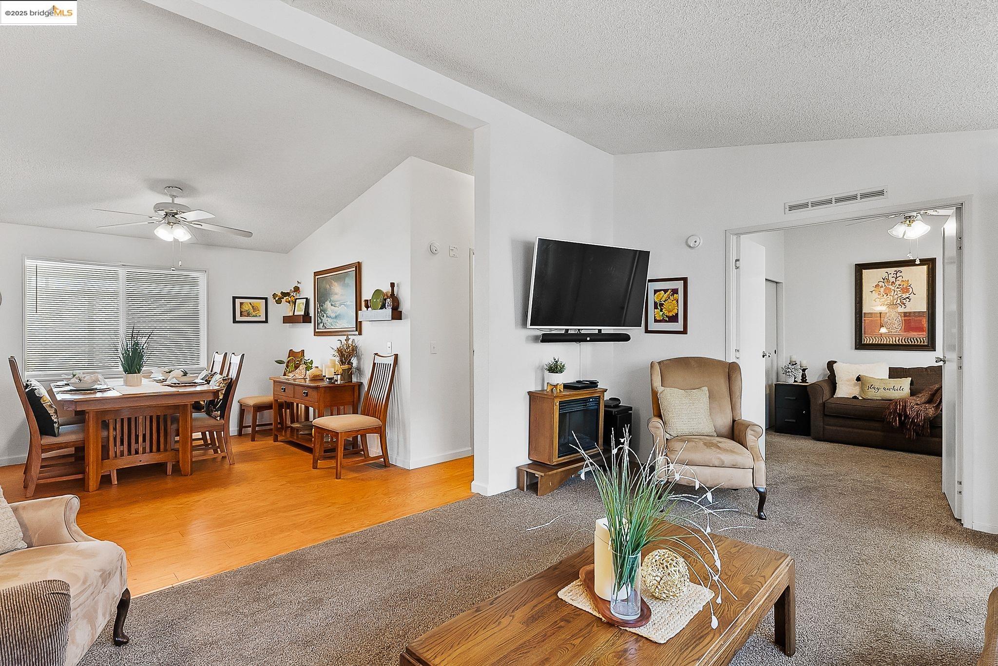 114 Zartop St