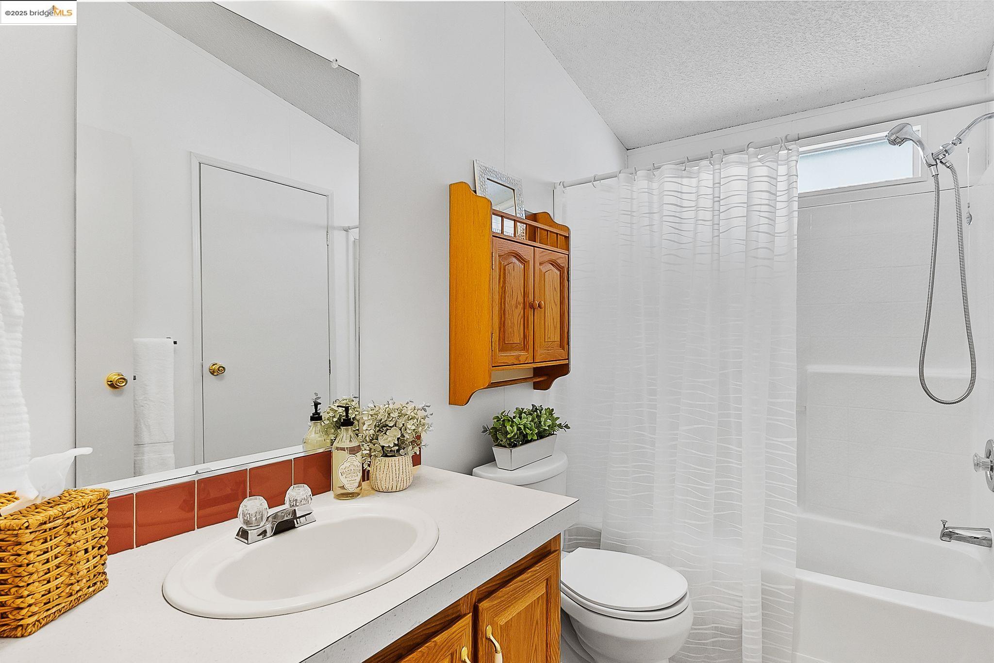 114 Zartop St