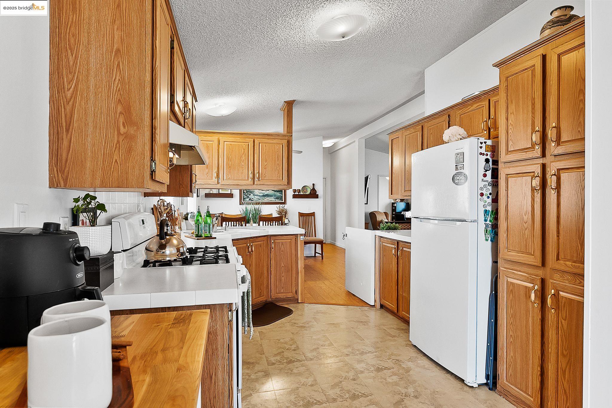 114 Zartop St