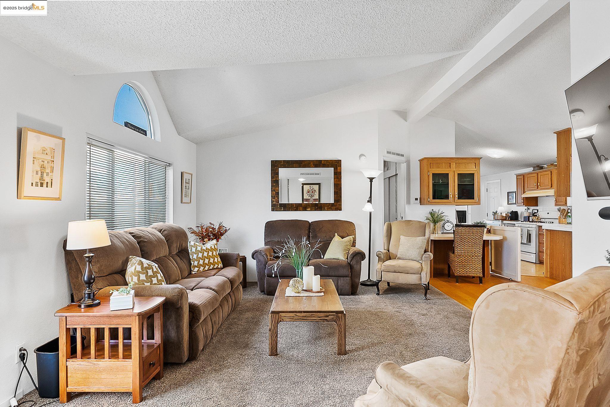 114 Zartop St