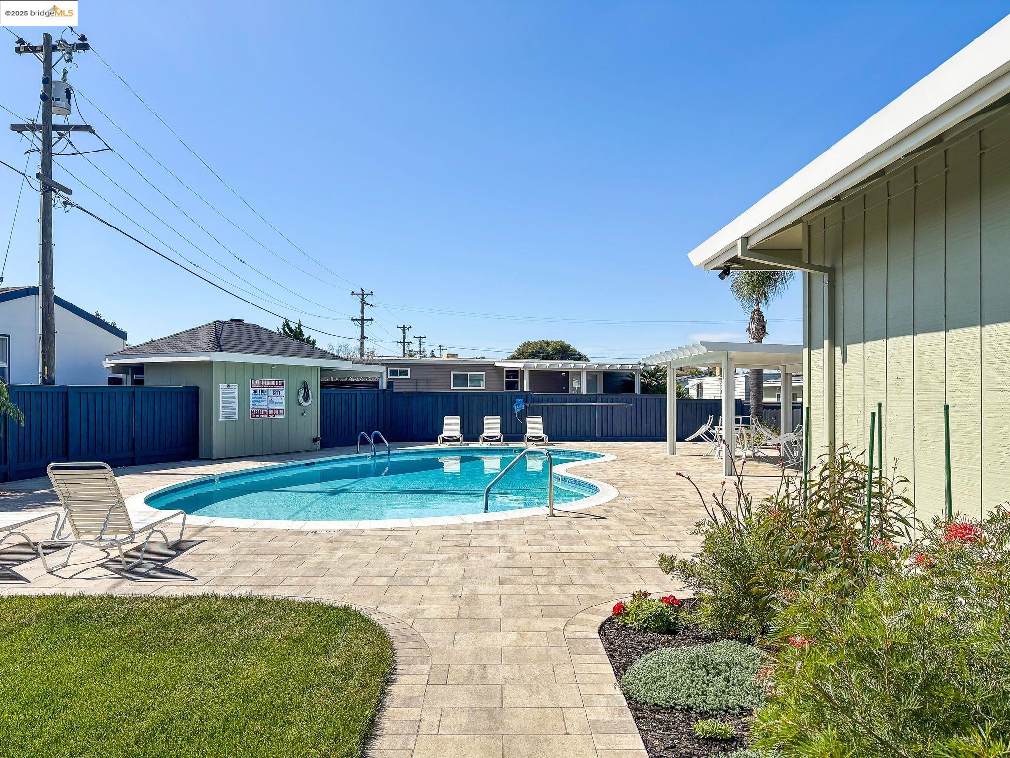 114 Zartop St